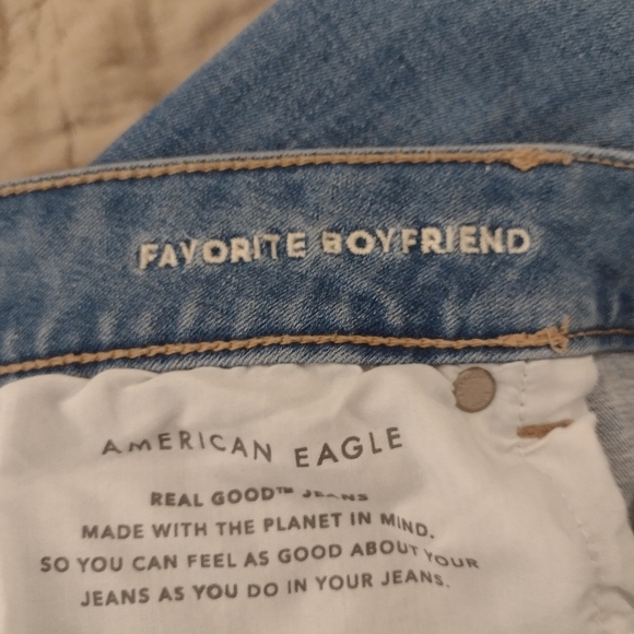 American Eagle Ne(x)t Level Stretch Favorite Boyfriend Jeans size 16L - Picture 3 of 5